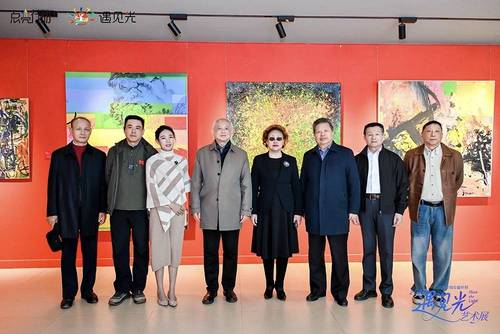 陶瑩董事长、赞华艺术之家副主席张大华、任德山等出席2026点亮行动公益计划“遇见光”艺术展开幕式